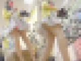 【再販】大開脚しハミ毛パンチラする清楚美少女盗撮動画