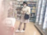 同業者は仲間を呼んだ！二人の協力者vs白いネコvs純白パンティ美人【禁断の逆さ撮り】Vol.50