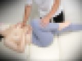 美人妻の美巨乳揉みしだくセクハラストレッチ?全裸開脚でパイパンマンコ丸見え?【施術/後半/下半身編/特典付き】