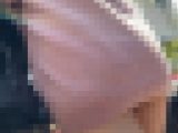 ミニニットワンピからパンティーがこんにちは?