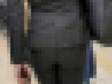 【309】パンツスーツパツパツのOLさんのバックショット！