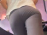 長身美ボディ人妻の柔らか巨尻！希少なレギンスから自慢のムニュっとしたデカ尻を贅沢にムニュらせ♂を誘惑! 下品なレギンス奥様 編