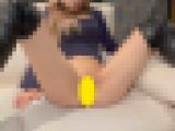 【再販】TWI○Eのも○ちゃん似のギャルが指名が欲しくて本番中出ししちゃう金髪デリヘル嬢、ドア開けて即尺のバック中出しサービスするデリヘ