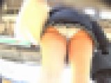 制服女子のパンチラ26　いろんな意味で下半身もちゃんと防寒しようね編