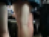 横からのアングルの生足