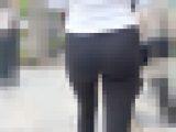 【4K高画質】買い物途中のムッチリ黒ヨガパンJD