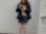 寒くても超ミニスカ生足でがんばるデニムミニのお姉さんのパンツをがっつり盗撮しちゃいました?