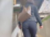 街中OLのイヤらしいデカ尻を堪能！肉感エロボディにムッチリ巨尻をムニュらせて♂を誘う!