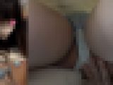 純粋無垢な女子大生を密室でお触り。複数の手による乳首弄りと手マンで静かに絶頂。