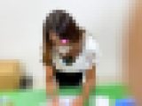 スレンダーギャルの胸チラ/緩んだ胸元から覗く美乳がエロすぎした【パンチラ】