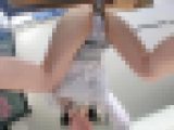 【再販】逆さ撮りで見るアダルト会社勤務OLお姉さんの生足パンチラ