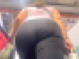 訪日外人のエロ巨尻を堪能！肉厚デカ尻を豪快にムニュらせ浮き出るパンティと食い込みで男を挑発!