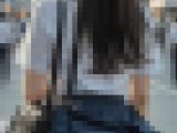 【動画】街角のエロい瞬間 – 制服女子のパンツが見えてる美脚のシルエット