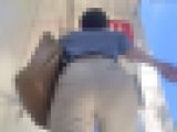 素人OLのパツパツエロ尻を階段下から堪能！自慢の美尻を突き出し男を挑発!