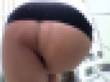 【再販】ヌーディパンスト越し食い込むTバックのOLお姉さんの階段パンチラ
