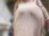 重量感たっぷりのスケベな巨尻を下から堪能！肉厚ヒップを突き出してパンティラインで男を挑発!