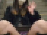 【?3/1特別価格】黒Tバック食い込み美女を電車内盗撮→気づいてから逆に見せつけ！階段でじっくりパンツ鑑賞＋野外露出特典