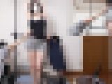 上半身を左右に振ったり振り子のように回転させ、ウッフン♪吐息で大人の色気ぁ?応を見せるセクシー女子さん（完全オリジナル）