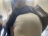 超Sクラスなエロ美巨尻OLを下から堪能！自慢のケツと腰をクネらせながら階段を上って男を誘惑!