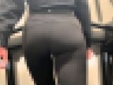 極上のパッツン美巨尻を堪能！希少なスパッツからスケベ尻を見せつけて庶民をたぶらかす!